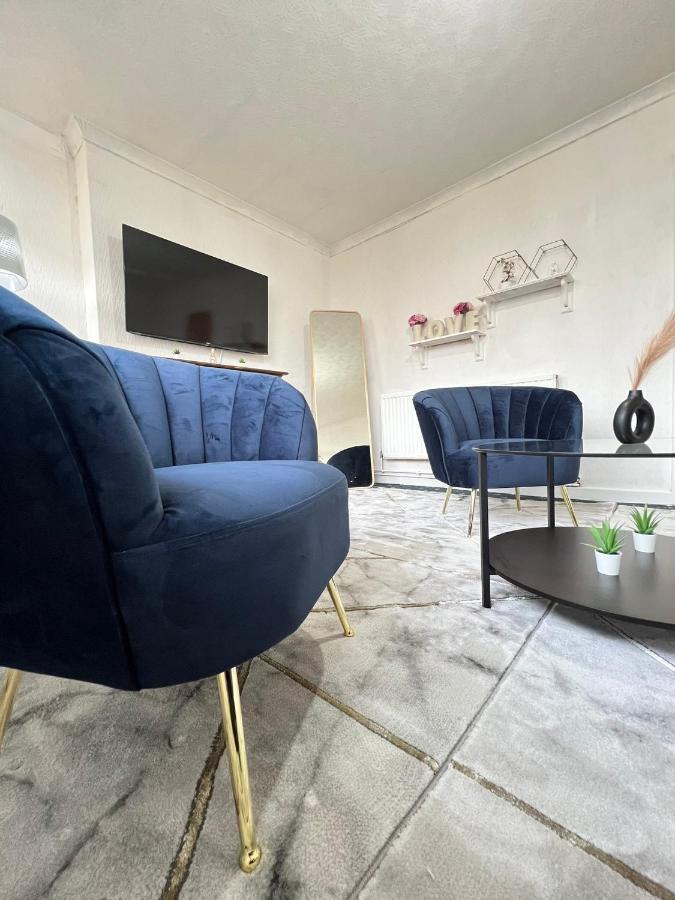 Entire 3 Bedroom Luxury Apartment In London With Private Balcony Exterior photo