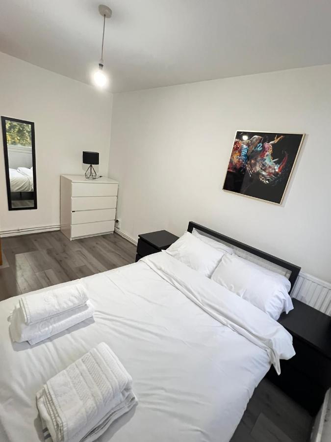 Entire 3 Bedroom Luxury Apartment In London With Private Balcony Exterior photo